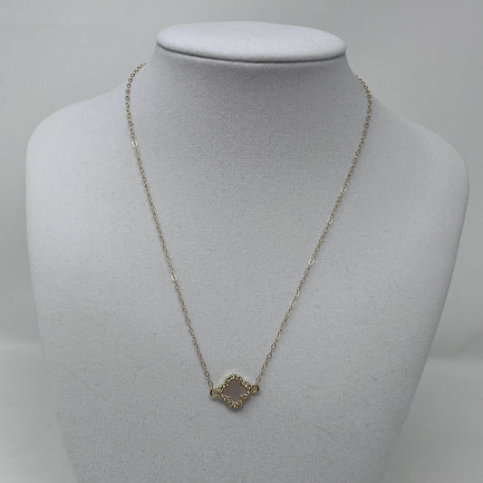 Cloverleaf Necklace with Mother of Pearl